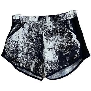 CLEARANCE Under Armour Women's Black Blue White Running Shorts Sz XS??